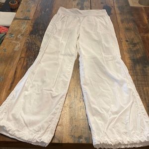 LULUEMON WHITE FLOWY TENCIL PANTS